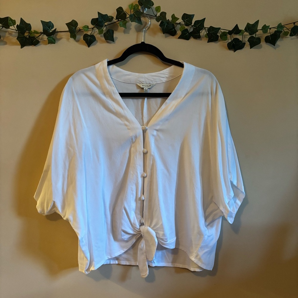 Sim and Sam Women's White Relaxed Tie-front Button Down Shirt